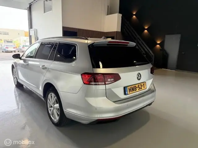 Volkswagen Passat Variant 2.0 TDI Business 2023 Diesel 3
