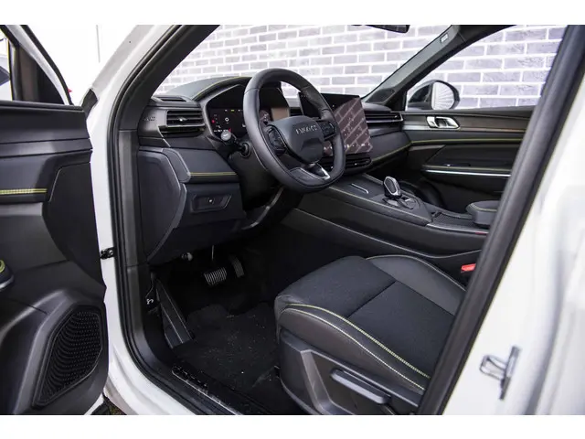 Lynk & Co 01 1.5 Plug-in Hybrid Core 2025 Hybride Benzine 18