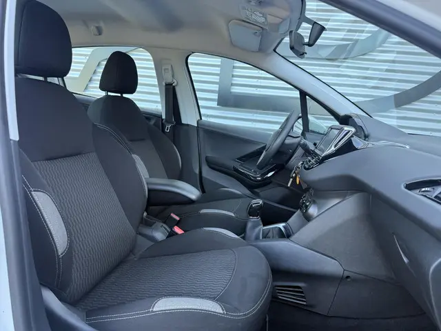 Peugeot 208 1.2 PureTech Blue Lion 2016 Benzine 10