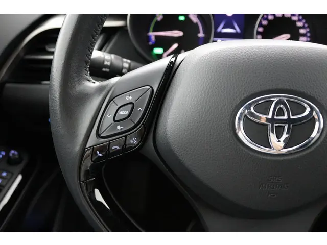 Toyota C-HR 2.0 Hybrid Executive 2021 Hybride Benzine 19