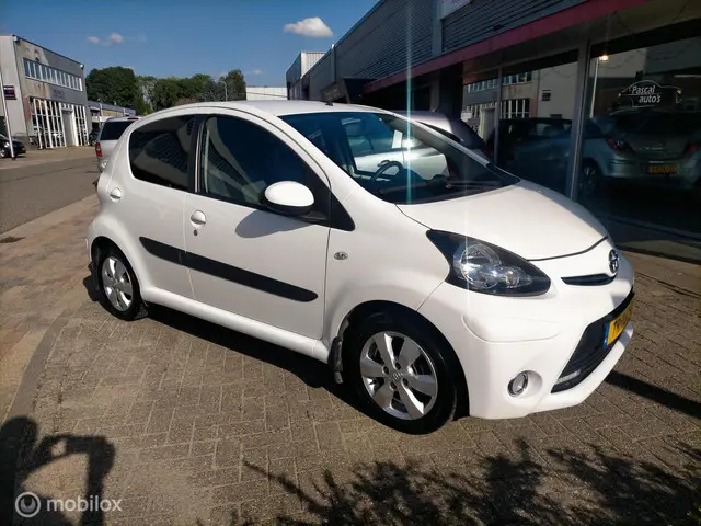 Toyota Aygo 1.0 VVT-i airco lm velgen apk 2014 Benzine 18