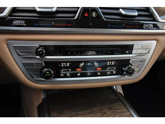 BMW 7 Serie 740Li High Executive 2015 Benzine 45