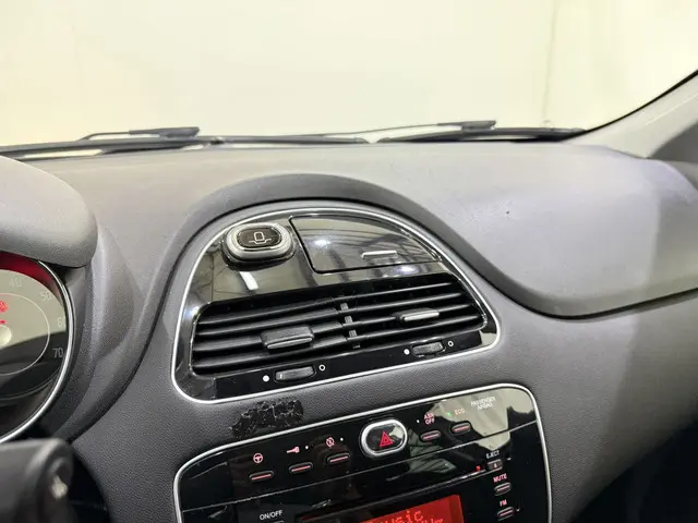 Fiat Punto 0.9 TwinAir Turbo 100 Lounge 2015 Benzine 36