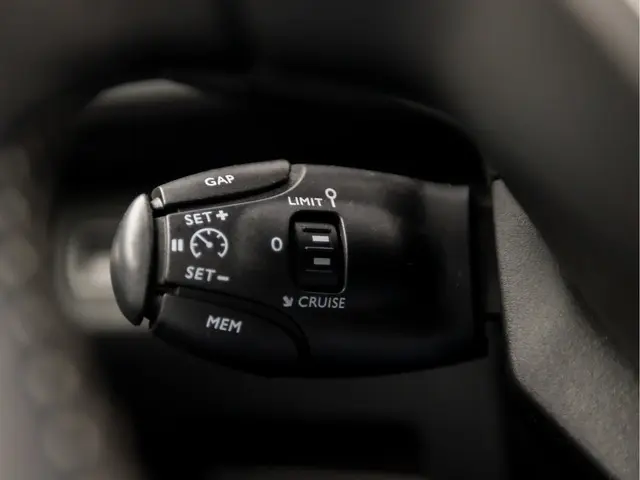 Peugeot 5008 1.2 PureTech Sport 7 Persoons 2020 Benzine 25