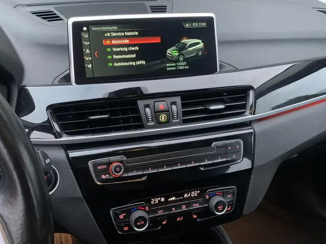 BMW X1 sDrive20i Orange Edition II 2018 Benzine 22