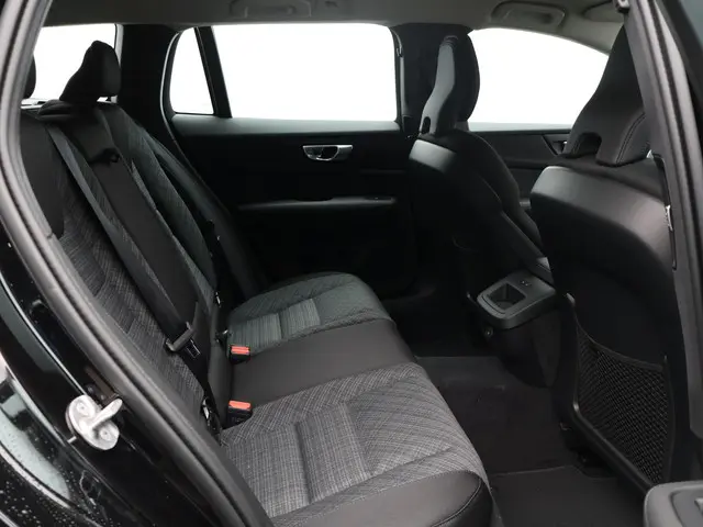 Volvo V60 B4 197PK Essential Edition 2025 Benzine 9
