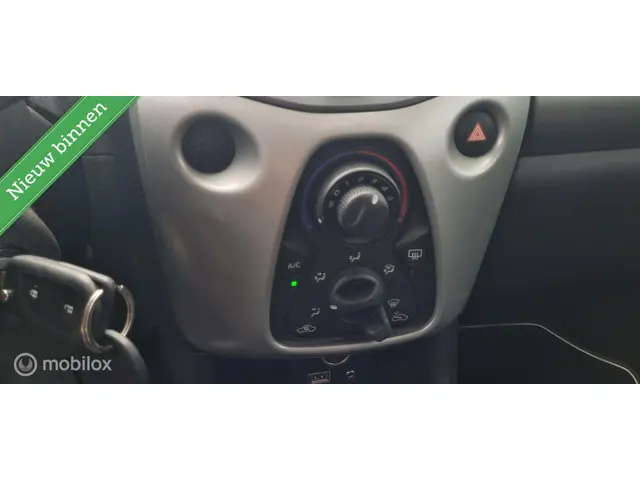 Peugeot 108 1.0 VTi Active AUTOMAAT/5DEURS 2014 Benzine 27