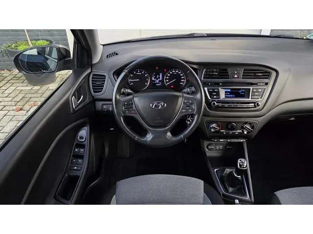 Hyundai i20 1.4i Yes! 2016 Benzine 12