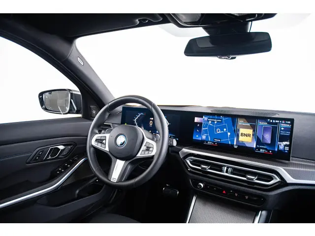 BMW 3 Serie Touring 330e 2024 Hybride Benzine 30