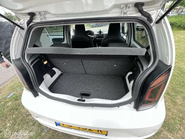 Volkswagen up! 1.0 BMT move up! 2017 Benzine 13