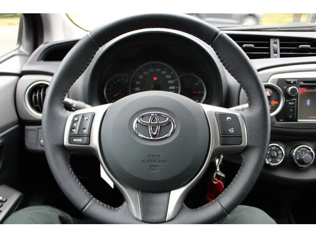 Toyota Yaris 1.3 2013 Benzine 19