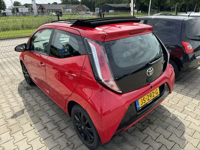Toyota Aygo 1.0 VVT-i X Air Edition ( Cabrio ) 2016 Benzine 12