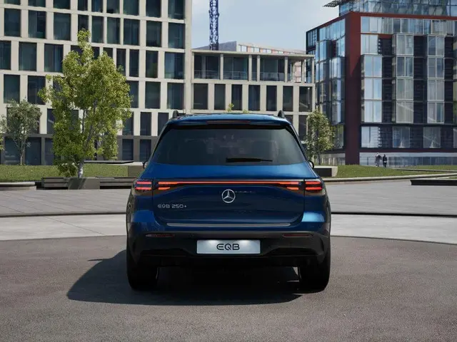 Mercedes-Benz EQB 250+ AMG Line 71 kWh 2026 Elektrisch 24