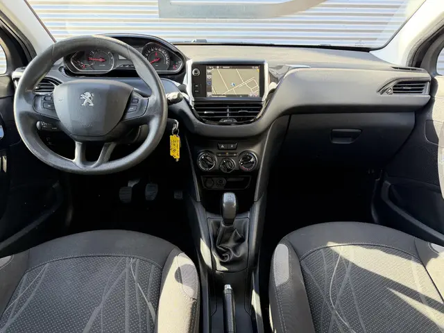 Peugeot 208 1.2 PureTech Blue Lease 2015 Benzine 13