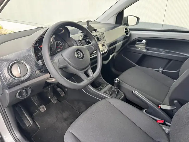 Volkswagen up! 1.0 BMT move up! 2018 Benzine 6
