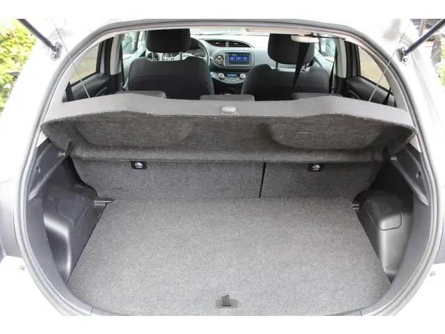 Toyota Yaris 1.5 Hybrid Dynamic 2020 Hybride Benzine 10