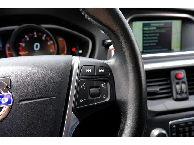 Volvo V40 2.0 T2 Momentum Navi|Clima|LMV 2016 Benzine 22
