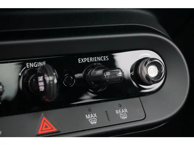 MINI 3-Deurs C 2024 Benzine 20
