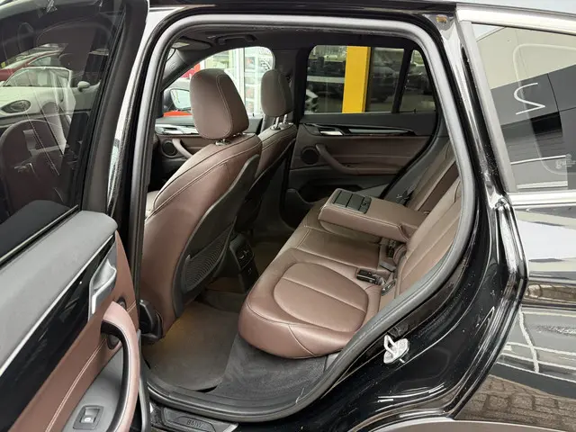 BMW X1 xDrive25e High Executive 2021 Hybride Benzine 8