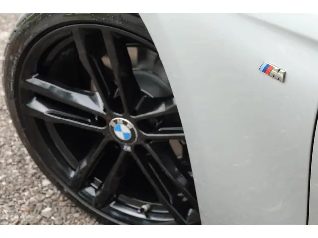 BMW 3 Serie Touring 320i 2017 Benzine 34
