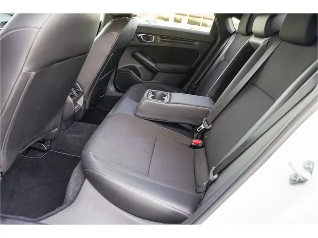 Honda Civic 2.0i e:HEV SPORT 2023 Hybride Benzine 31