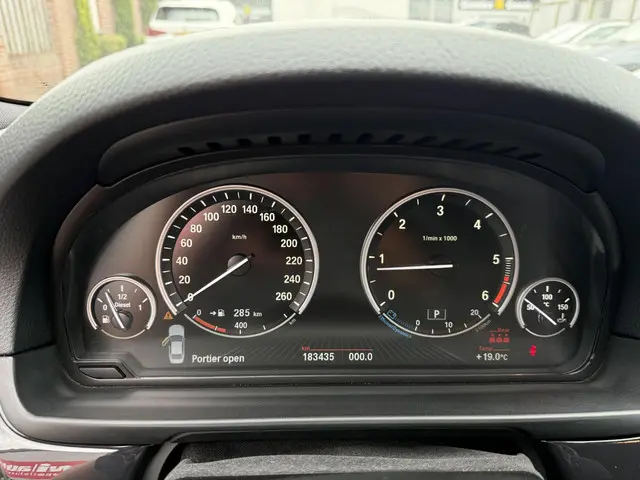 BMW 5 Serie 518d M-Sport 2015 Diesel 7