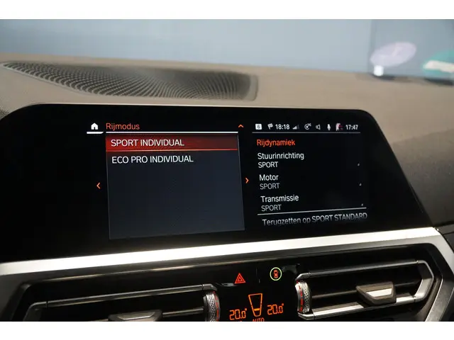 BMW 3 Serie Touring 318i High Executive 2021 Benzine 26