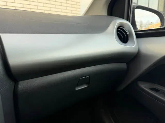 Toyota Aygo 1.0 x-sport, Camera, LMV, Airco 2017 Benzine 15