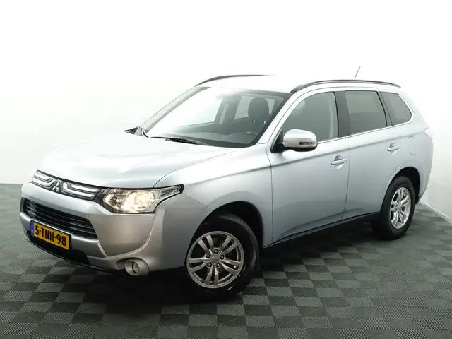 Mitsubishi Outlander 2.0 150Pk Intense Aut- 2014 Benzine 4