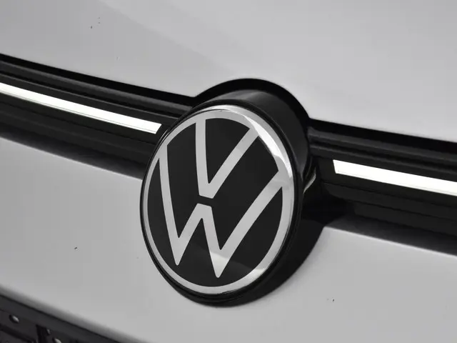 Volkswagen Golf 1.5 eTSI 150pk DSG R-Line 2023 Benzine 39