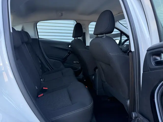 Peugeot 208 1.2 PureTech Blue Lion 2016 Benzine 12