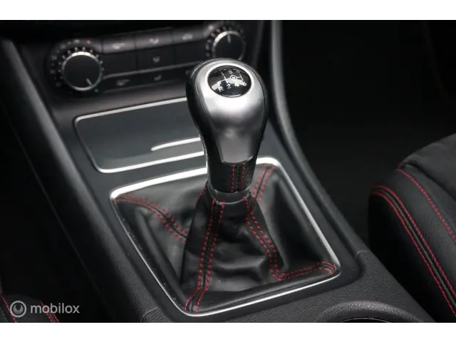 Mercedes-Benz A-Klasse 180 Prestige 2015 Benzine 12