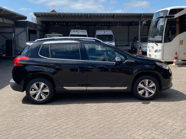 Peugeot 2008 1.2 VTi Allure Pack Premium Plus 2014 Benzine 6