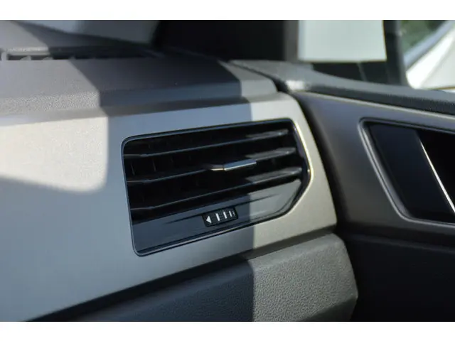 Volkswagen Polo 1.0 TSI Highline Business R 2021 Benzine 58