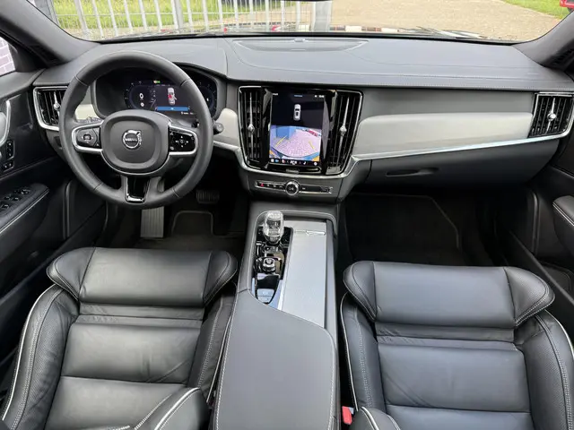 Volvo V90 B4 D Plus Dark 2023 Diesel 4
