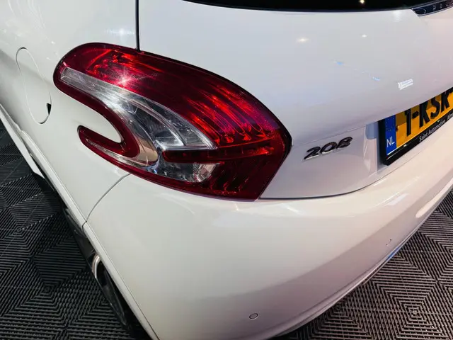 Peugeot 208 1.6 THP XY 2013 Benzine 15