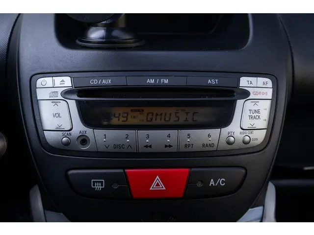 Peugeot 107 1.0 Facelift Airco 2014 Benzine 19