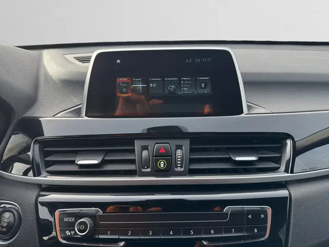 BMW X1 sDrive18i High Executive Aut- 2017 Benzine 8