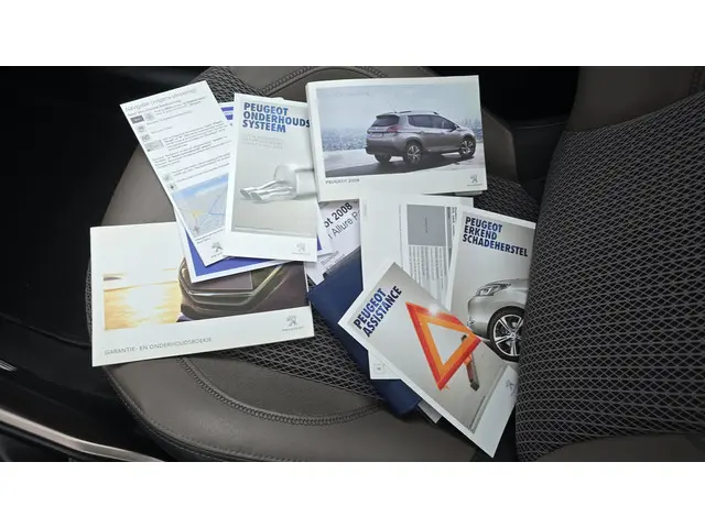 Peugeot 2008 1.2 VTi Allure Pack Premium Plus 2014 Benzine 38