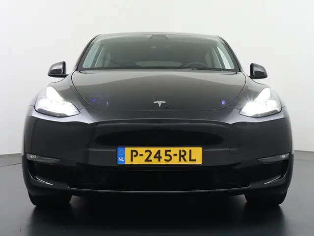 Tesla Model Y 3