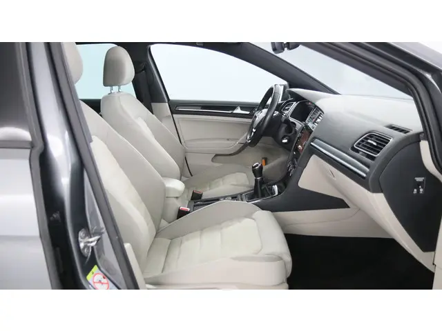 Volkswagen Golf 1.0 TSI 110pk Highline 2017 Benzine 17