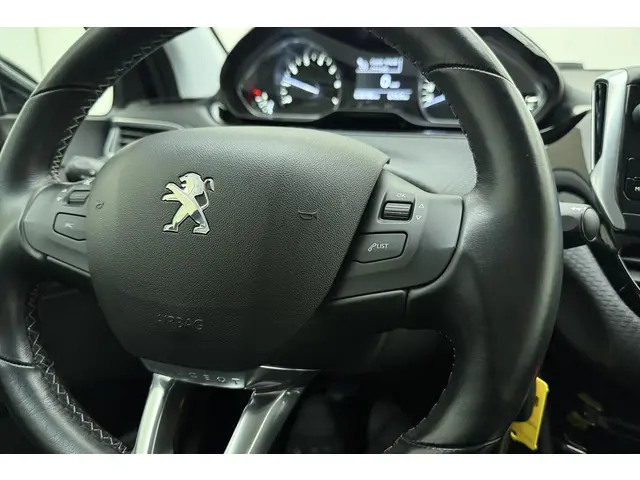 Peugeot 208 1.2T Blue Lease Allure 2019 Benzine 17