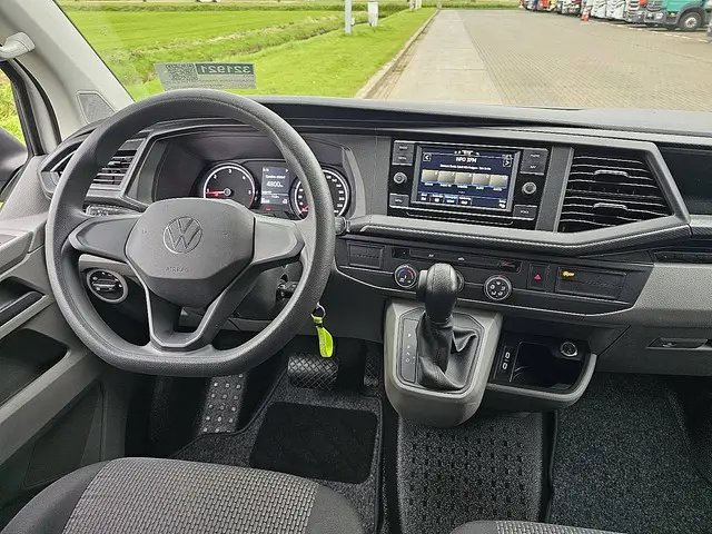 Volkswagen Transporter 2.0 TDI 2022 Diesel 8