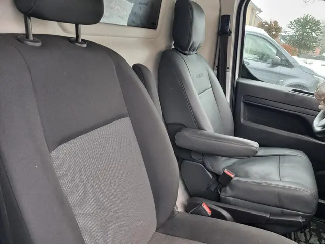 Peugeot Expert BlueHDI 100 L3 Airco Navi 2023 Diesel 13