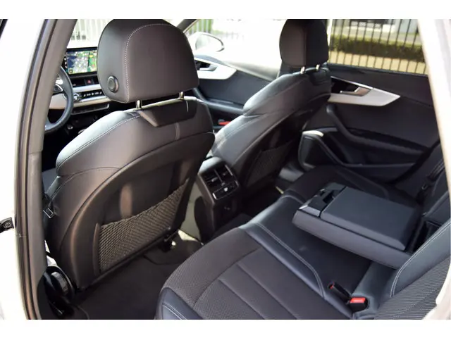 Audi A4 Avant 40 TFSI quattro S edition 2022 Benzine 18