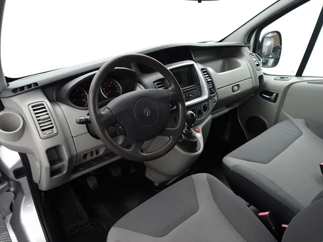 Renault Trafic 2.0 dCi T29 L2 Dynamic- 2012 Diesel 2