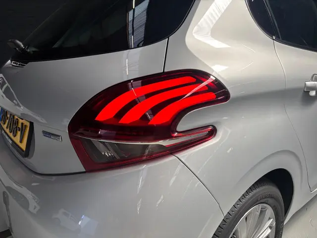 Peugeot 208 5-drs 1.2 Allure !! VERKOCHT!! 2016 Benzine 39