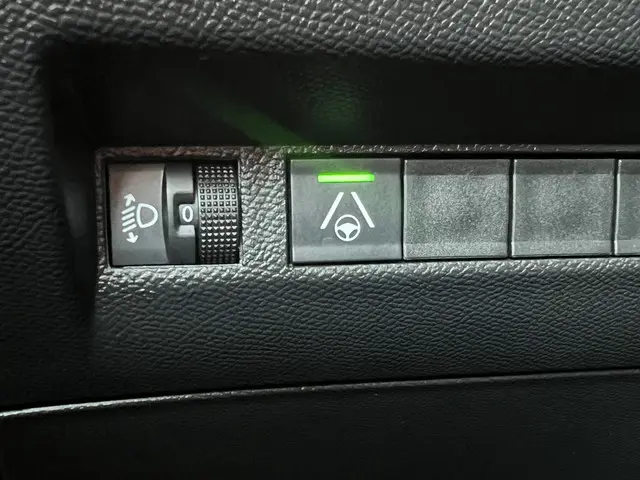 Peugeot 2008 1.2 130 PK Automaat Allure 2024 Benzine 31