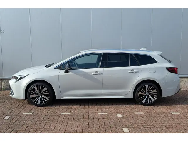 Toyota Corolla Hybrid 140 Dynamic 2025 Hybride Benzine 2