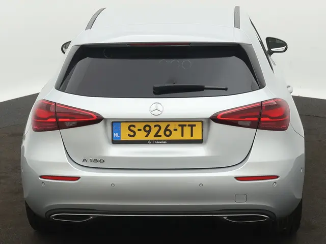 Mercedes-Benz A-Klasse 180 Business Line 2023 Benzine 28